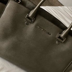 Michael kors silver handbag